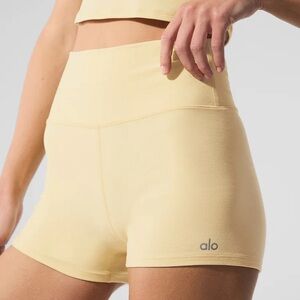 ALO Yoga Women's 3’ carefree High-Waist Shorts NWT